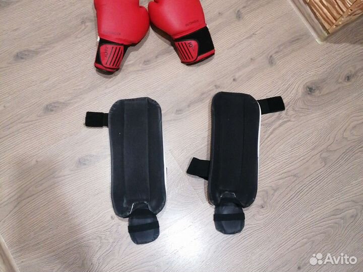 Защита голени и перчатки