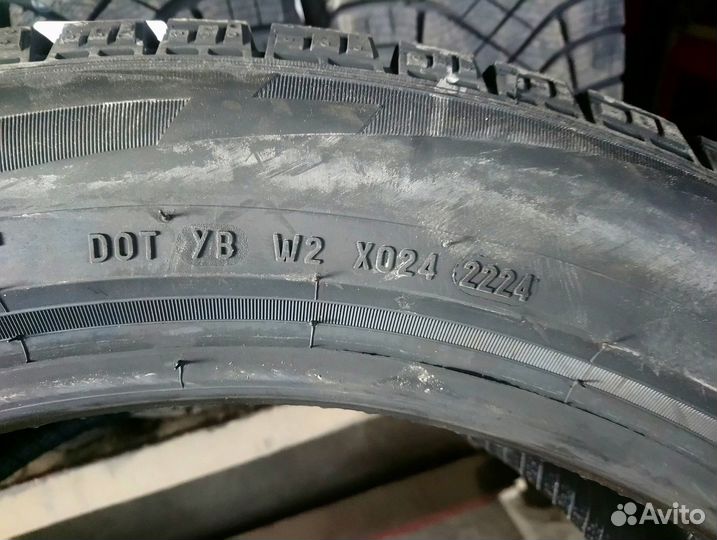 Pirelli Ice Zero FR 245/45 R19 102H