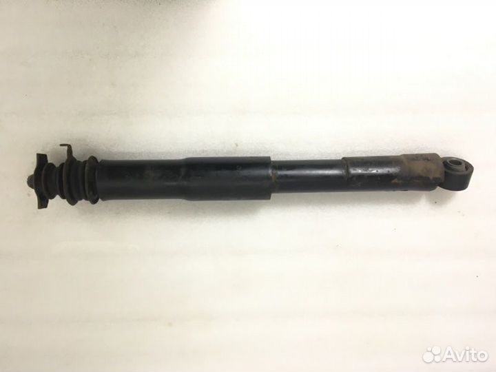 Амортизатор задний Lexus Lx570 рестайлинг