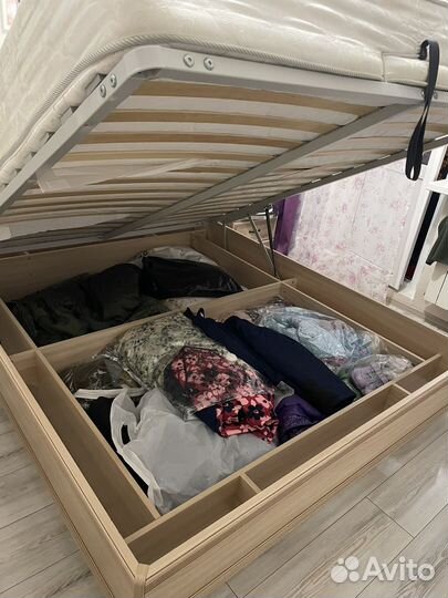 Кровать двухспальная с матрасом бу 160 200