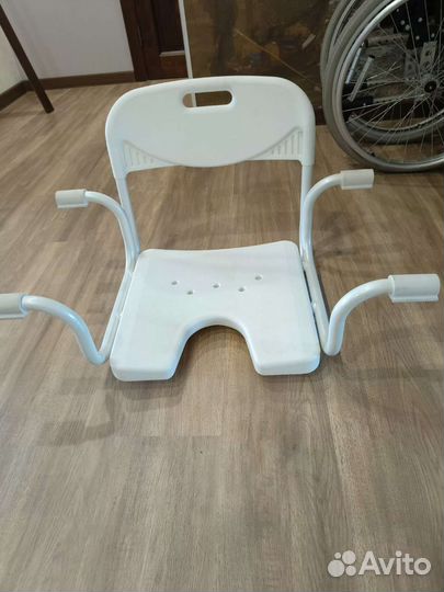 Сиденье со спинкой в ванну для пожилых людей