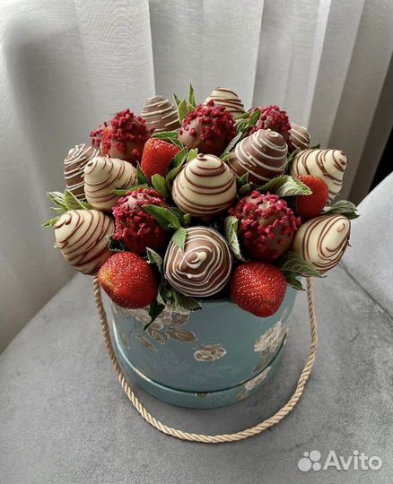 Клубника в шоколаде, сьедобные букеты из конфет