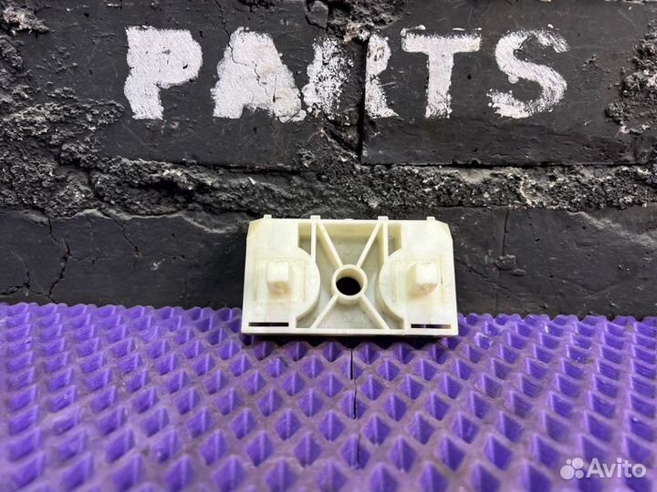 Крепление бампера заднее левое Nissan X-Trail