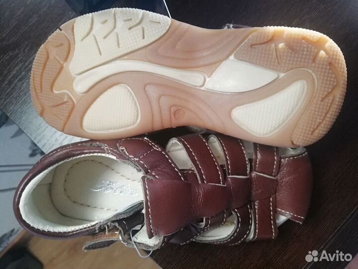 Сандалии новые