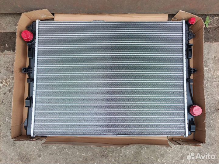 Радиатор охлаждения двигателя Mercedes W213