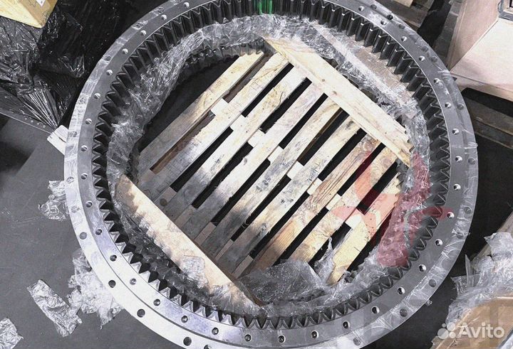 Опорно-поворотный круг R330LC-9SH 81N9-01023BG