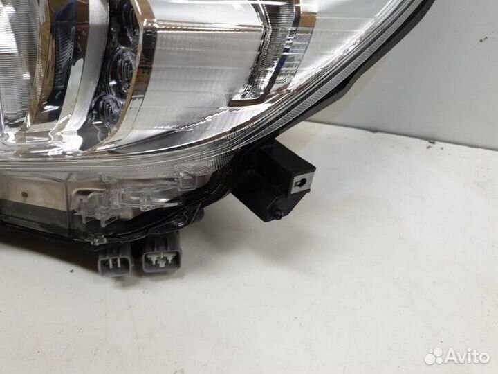 Фара левая Toyota Land Cruiser Prado 150 2018