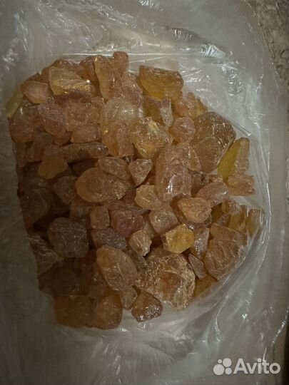 Необрбабатанный янтарь