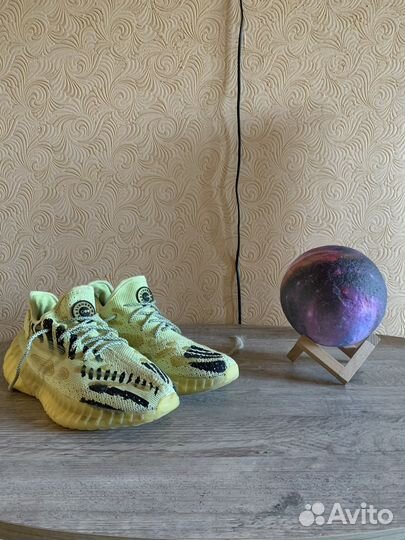 Yeezy boost strobbs