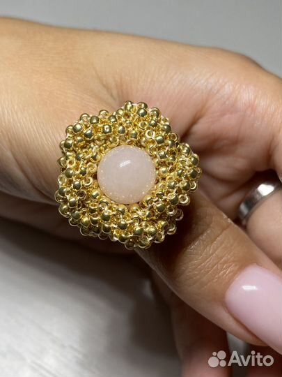 Золотое кольцо из бисера с агатом