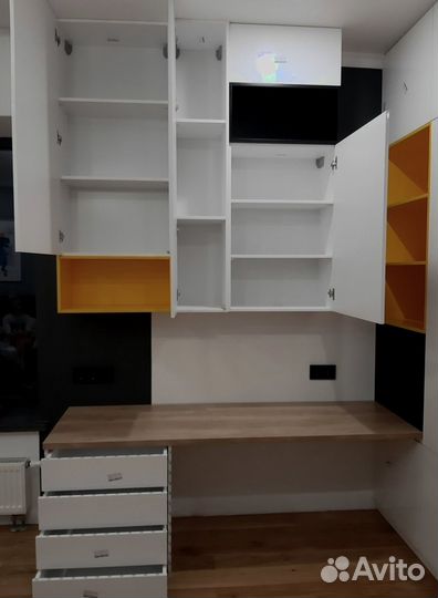 Рабочая зона у окна