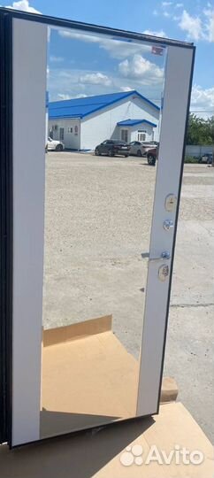 Дверь входная с терморазрывом с зеркалом