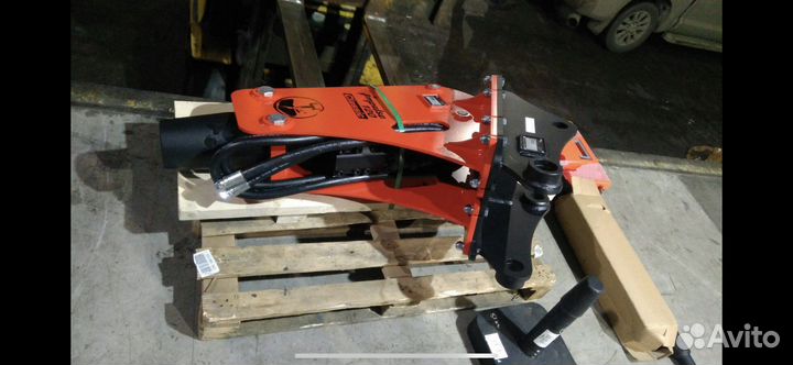 Гидромолот на экскаватор погрузчик