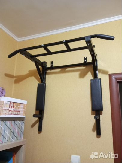 Турник настенный