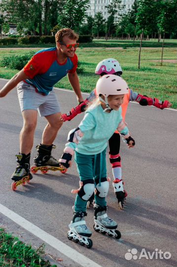 Инструктор тренер по роликам, спорт в парке