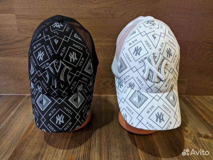 Бейсболка с сеточкой New Era