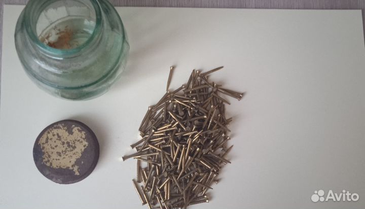 Гвоздики латунные