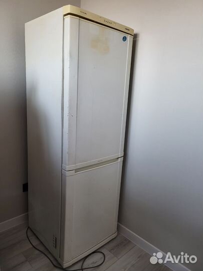 Холодильник Samsung