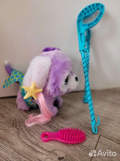 Интерактивная собака на поводке