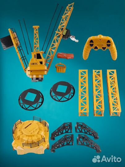 Кран строительный на пульте управления