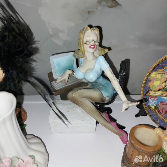 Сувениры статуэтки магнитики и др