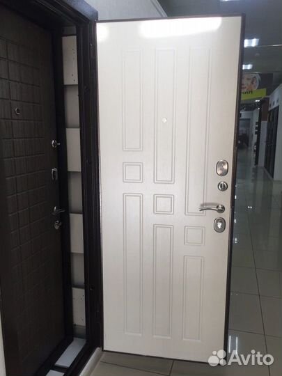 Дверь входная в квартиру