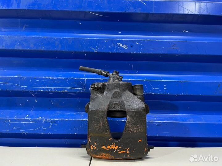 Суппорт передний правый Volkswagen Golf MK4 1.4