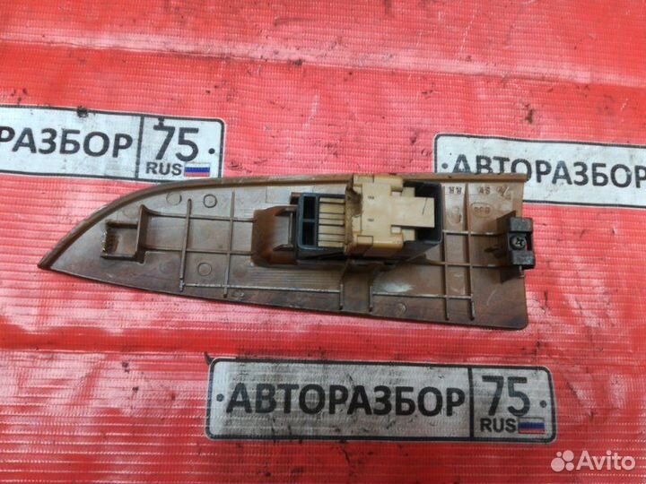 Кнопка стеклоподъемника Nissan Laurel HC35 RB20DE