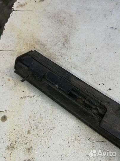 Молдинг стекла Мазда CX-7