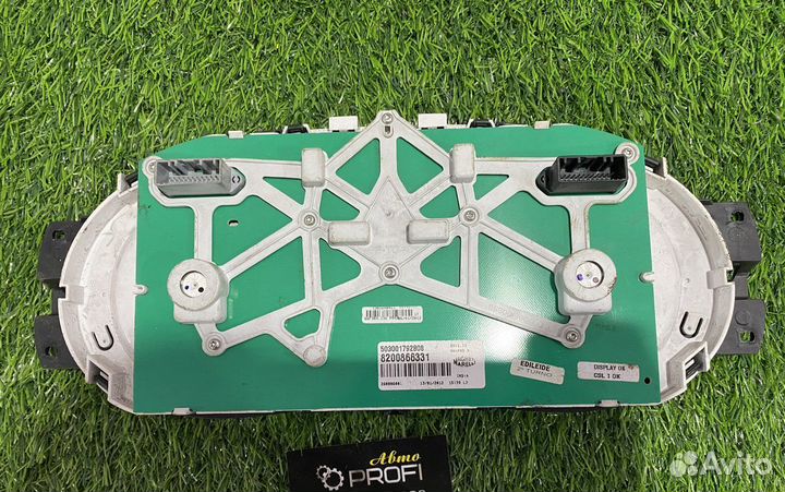 Панель приборов Renault Sandero 1