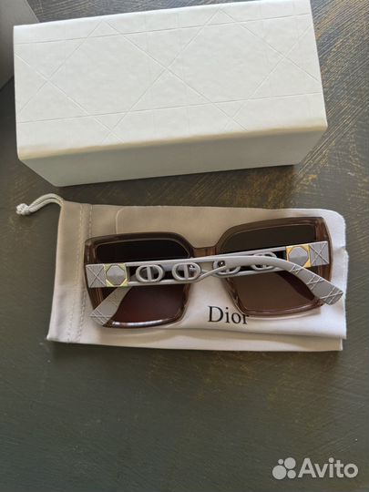 Солнцезащитные очки