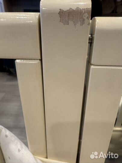 Детская кроватка с маятником