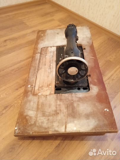 Швейная машинка ножная