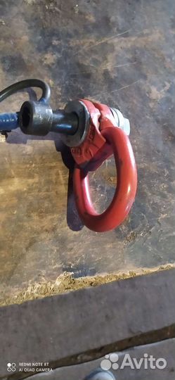 Буксировочный крюк