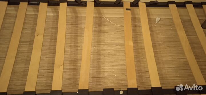 Кровать бесплатно 140*200 см без матраса