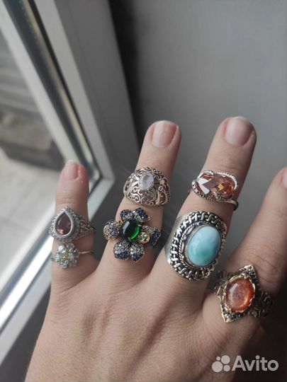 Колечко сдрагоценными камнями