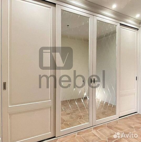 Книжный шкаф