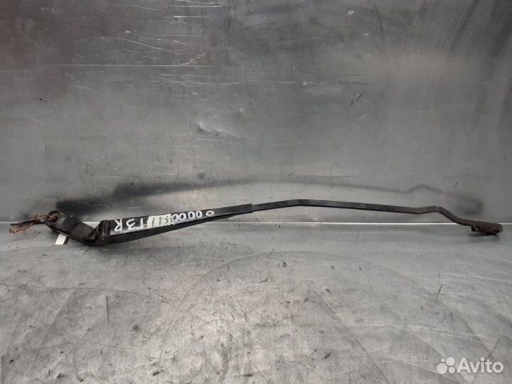Поводок стеклоочистителя передний правый