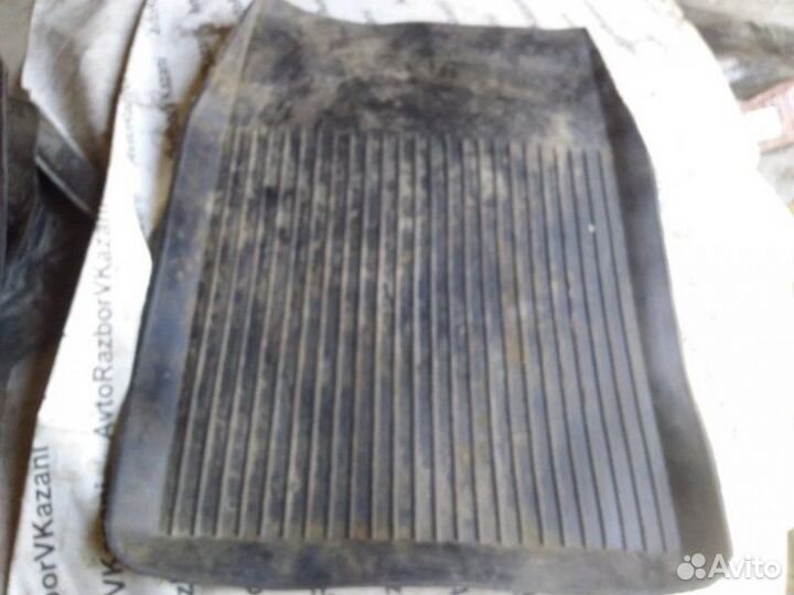 Коврик передний правый