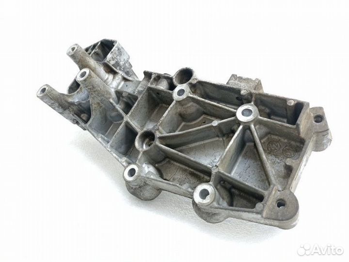 Кронштейн генератора Volvo Xc90 1 дорест 2.5