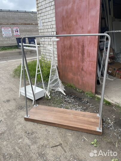 Вешало для одежды, столы