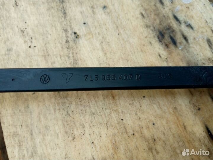 Левый поводок дворника на Volkswagen Touareg 1