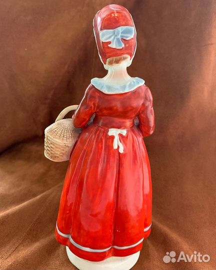 Статуэтка фарфор женщина Sitzendorf Германия 20