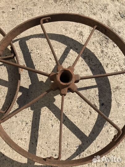 Старинные кованные колёса