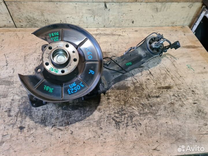 Цапфа зад правая кулак Volvo XC60