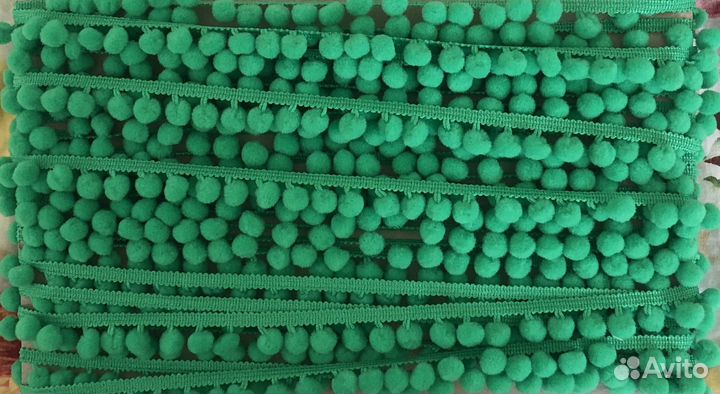 Тесьма с помпонами