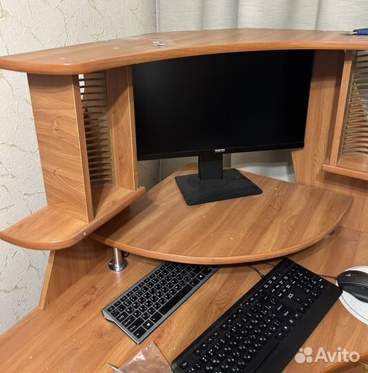 Компьютерный стол