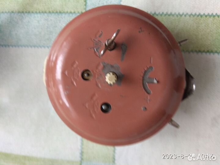 Часы будильник, янтарь очз