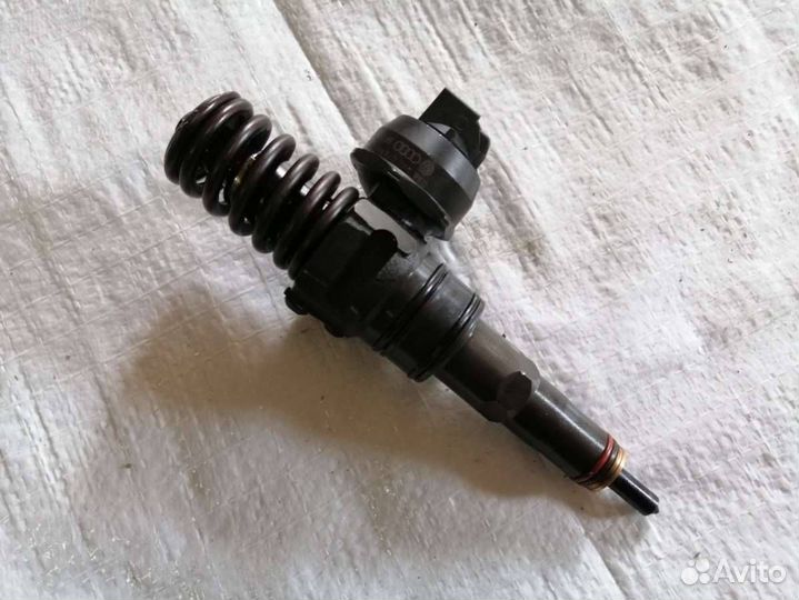 Форсунка топливная Audi A4 B6 2003 038130073BH
