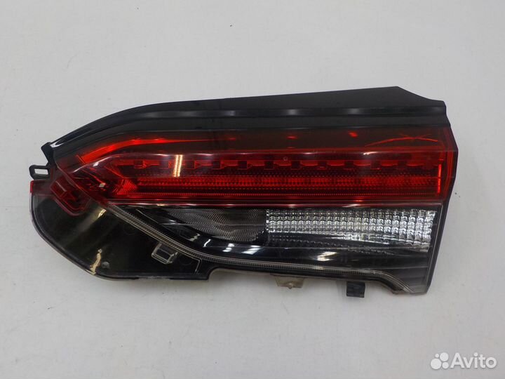 Фонарь задний правый внутренний Toyota RAV-4 2019